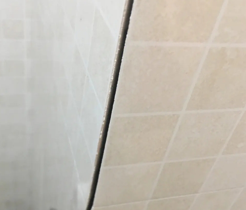 汝州瓷砖空鼓维修公司分享阳台瓷砖脱落的修复过程可以分为以下几个步骤
